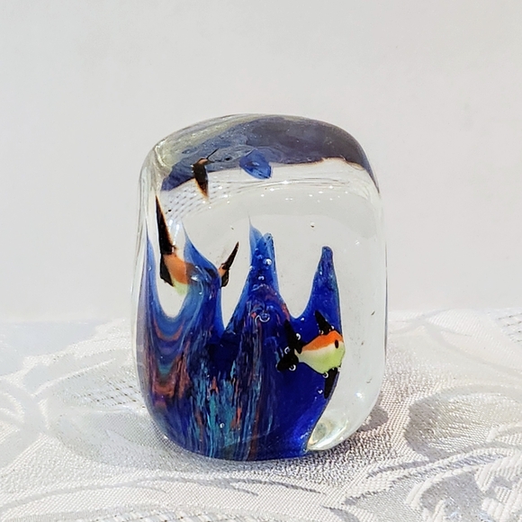 2 fish paper weight - Picture 3 of 15